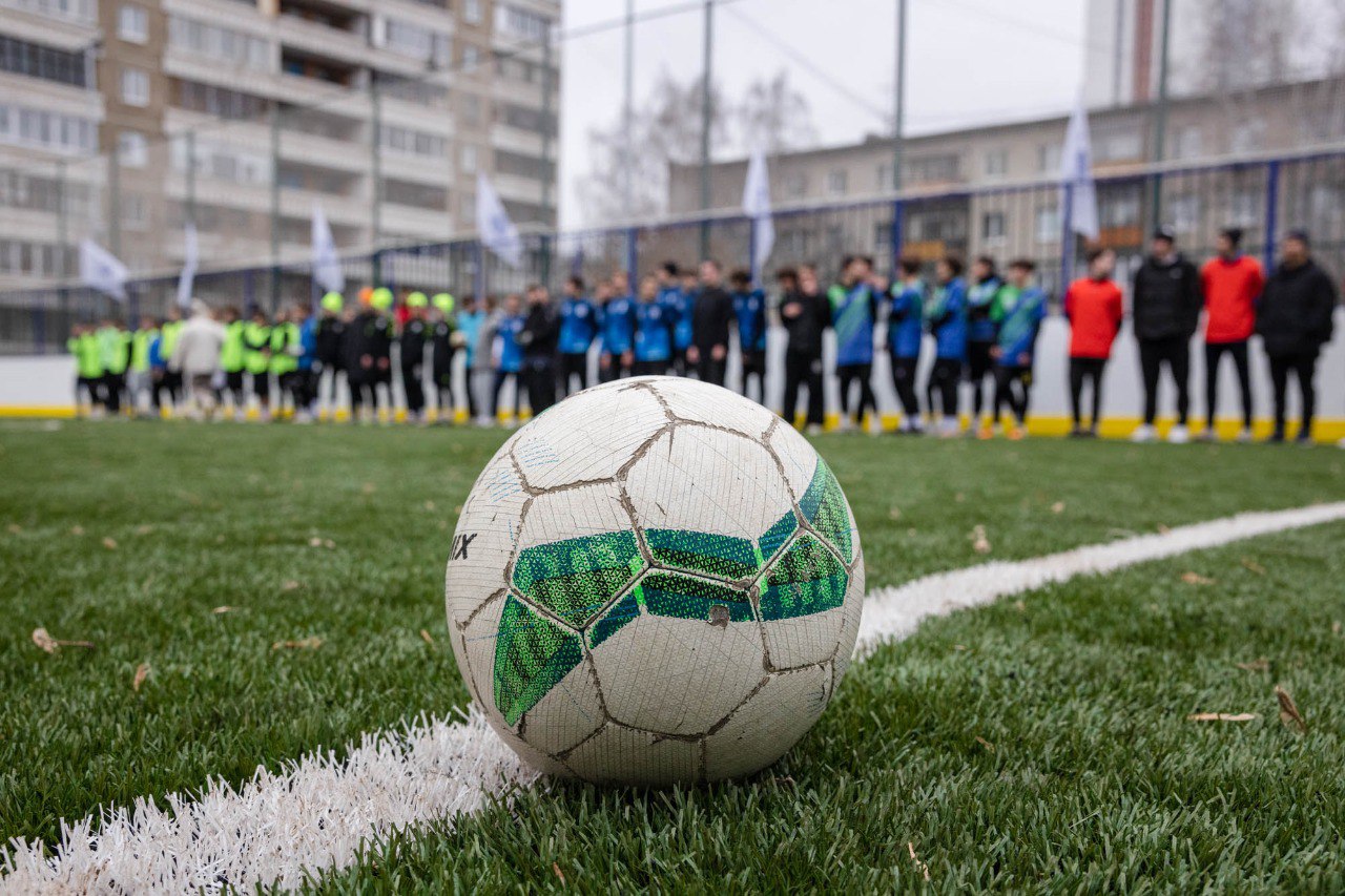 Алексей Орлов: На улице Мамина-Сибиряка, 8 открыли многофункциональную спортивную площадку, реконструированную в рамках проекта «Спорт в каждый двор» Алексей Орлов: На улице Мамина-Сибиряка, 8 открыли многофункциональную спортивную площадку, реконструированную в рамках проекта «Спорт в каждый двор»