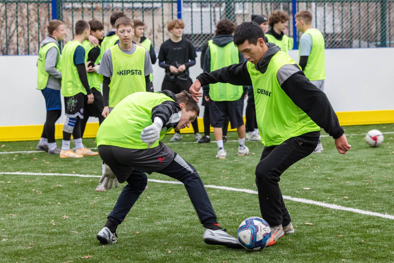 Алексей Орлов: На улице Мамина-Сибиряка, 8 открыли многофункциональную спортивную площадку, реконструированную в рамках проекта «Спорт в каждый двор» Алексей Орлов: На улице Мамина-Сибиряка, 8 открыли многофункциональную спортивную площадку, реконструированную в рамках проекта «Спорт в каждый двор»