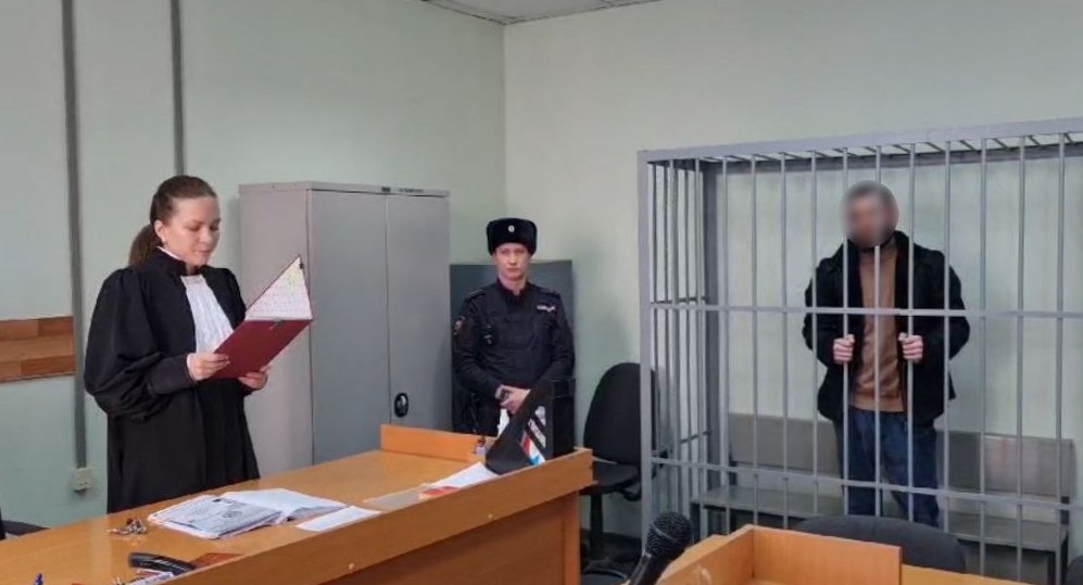 В Свердловской области ранее судимый гражданин признан виновным в ряде преступлений, в том числе в занятии высшего положения в преступной иерархии