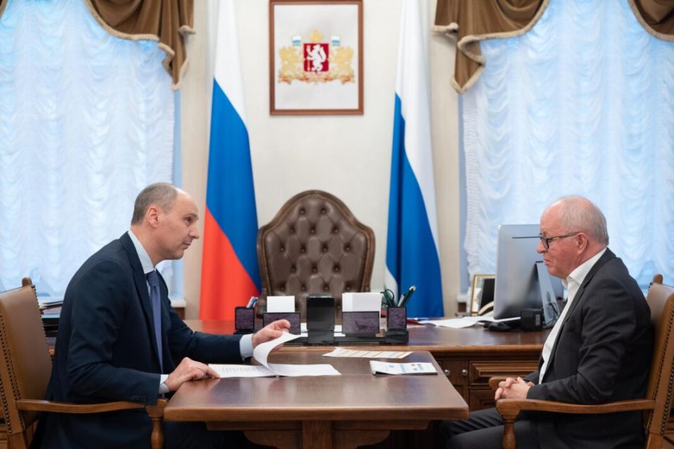 Губернатор Свердловской области Денис Паслер провел рабочую встречу с президентом компании «Уралхимпласт» Александром Гердтом