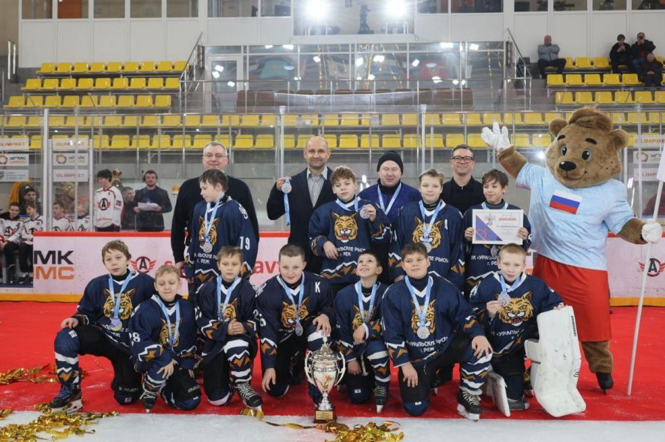Полномочный представитель Президента Российской Федерации в УрФО Артем Жога принял участие в торжественной церемонии закрытия детского хоккейного турнира «Кубок Урала — 2025» среди игроков 10–11 лет, который проходил...