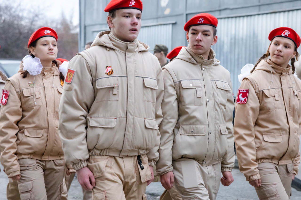 Алексей Орлов: С большой радостью и благодарностью вручил фрагмент картины «Минск. 3 июля 1944 год» ветерану Великой Отечественной войны, Почётному гражданину Екатеринбурга Дмитрию Николаевичу Суворову Алексей Орлов: С большой радостью и благодарностью вручил фрагмент картины «Минск. 3 июля 1944 год» ветерану Великой Отечественной войны, Почётному гражданину Екатеринбурга Дмитрию Николаевичу Суворову