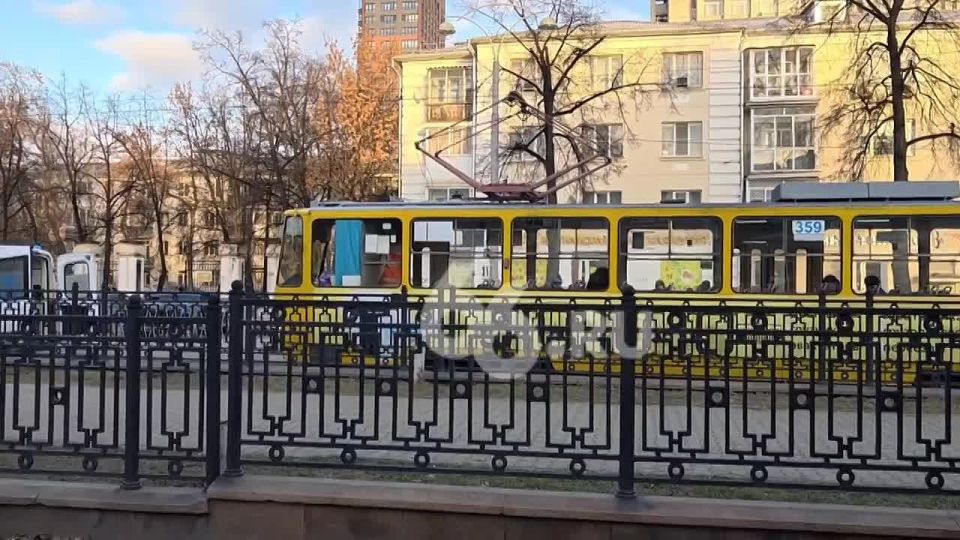 На Ленина встали трамваи. На остановке «Восточная» стало плохо пассажиру