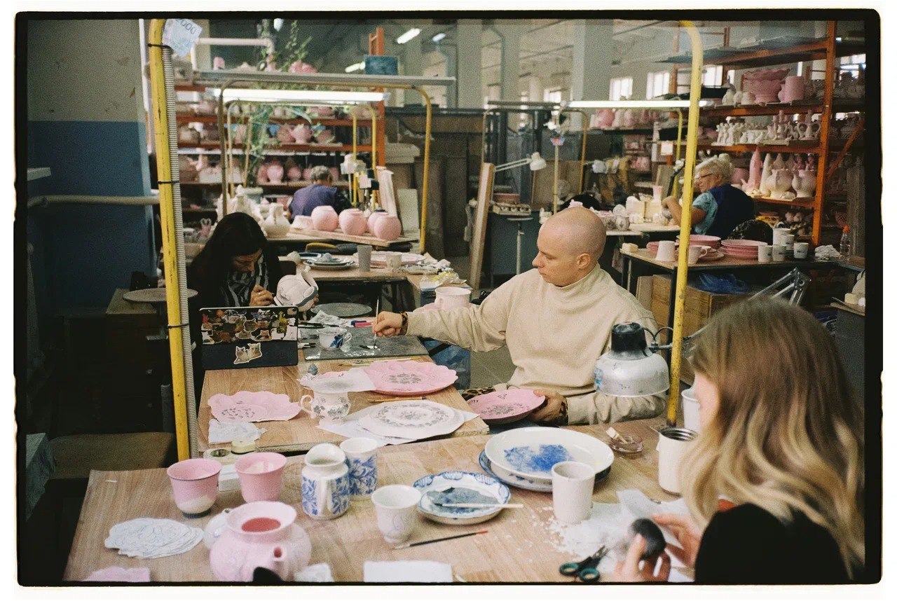 Четвертая творческая лаборатория проекта «Антихрупкость» прошла на Гжельском фарфоровом заводе в сентябре Четвертая творческая лаборатория проекта «Антихрупкость» прошла на Гжельском фарфоровом заводе в сентябре