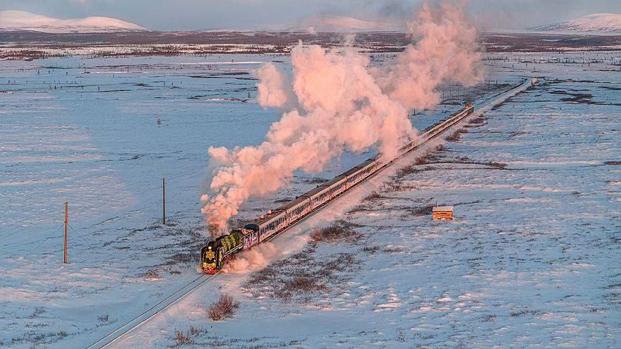 Уже сутки в пути поезд Деда Мороза