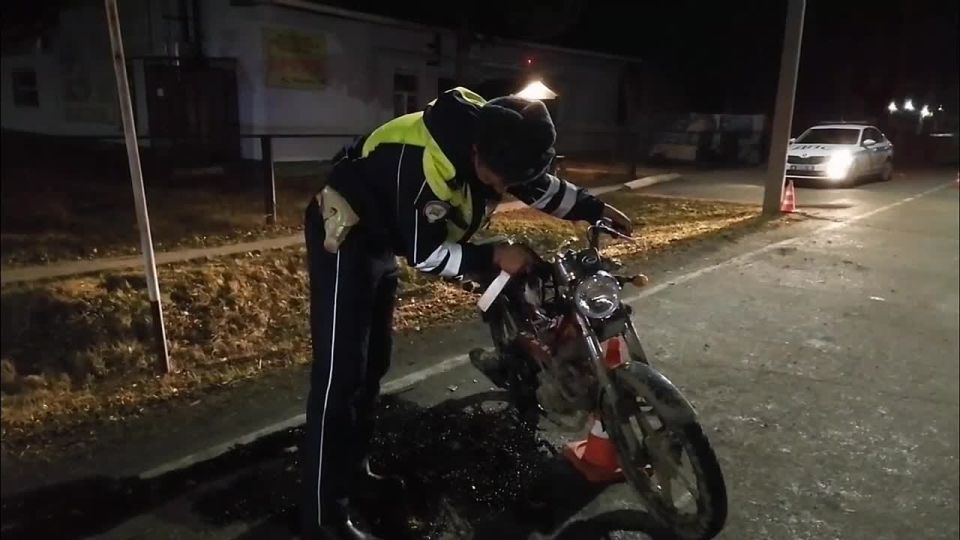 Мотоциклист без прав въехал в опору линии передач в Сосьве