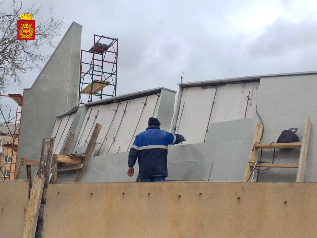 В Нижнем Тагиле завершается обновление Доски Почета на площади Славы В Нижнем Тагиле завершается обновление Доски Почета на площади Славы