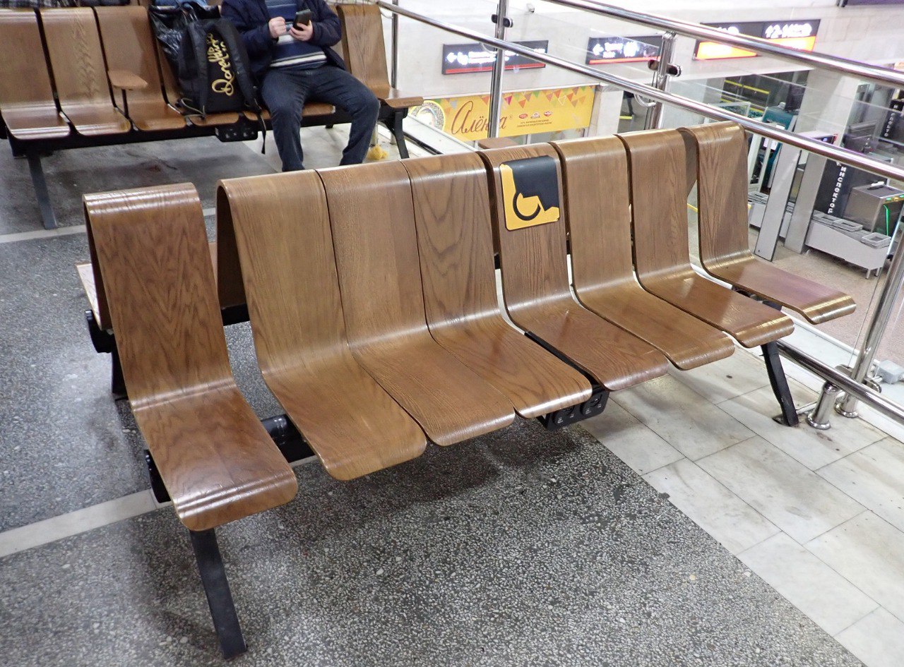 Транспортные полицейские Екатеринбурга по горячим следам задержали мужчину, подозреваемого в краже денег на вокзале Транспортные полицейские Екатеринбурга по горячим следам задержали мужчину, подозреваемого в краже денег на вокзале