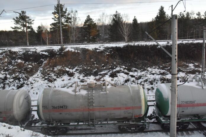 Специалисты областной противопожарной службы и бригад РЖД полностью ликвидировали возгорание цистерн с газовым конденсатом на перегоне Шамары — Кордон Свердловской железной дороги