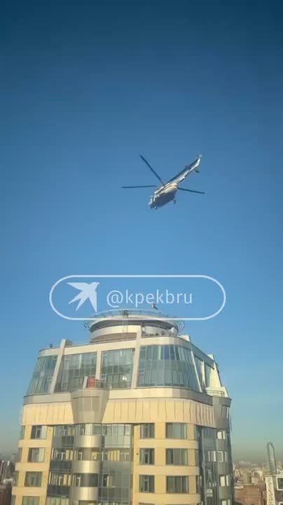 «Человек выпрыгнул с вертолета в Екатеринбурге»