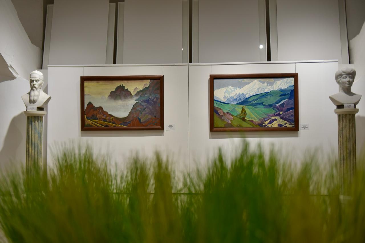 Международный центр искусств «Главный проспект» сегодня открыл три выставочных проекта, объединенных между собой именем и философией художника Николая Рериха Международный центр искусств «Главный проспект» сегодня открыл три выставочных проекта, объединенных между собой именем и философией художника Николая Рериха