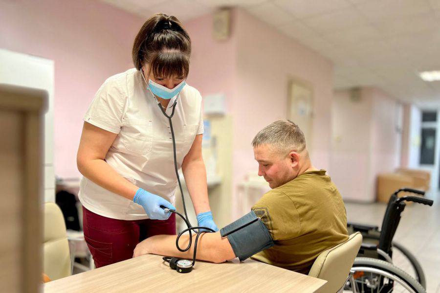 Более 15 медицинских организаций в Свердловской области проводят диспансеризацию участников специальной военной операции