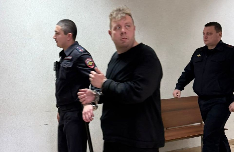 Учитель музыки обвиняется в покушении на жизнь учеников и арестован до 2026 года