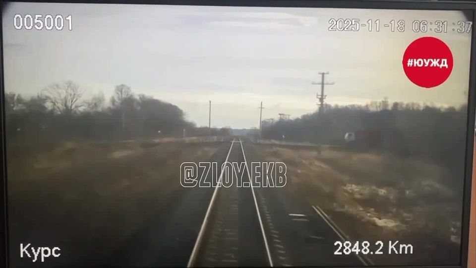 Появилось видео столкновения поезда Екатеринбург-Челябинск с мусоровозом