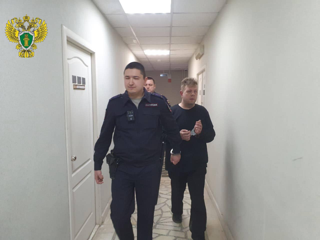 Душившего детей пакетом учителя игры на балалайке арестовали в Екатеринбурге