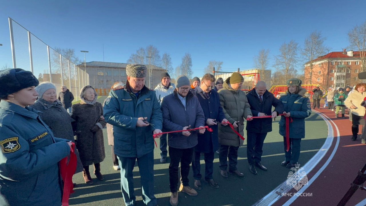 В Асбестовском политехникуме открыли спортивный стадион для подготовки будущих спасателей В Асбестовском политехникуме открыли спортивный стадион для подготовки будущих спасателей