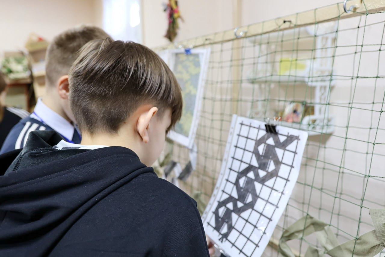 Школьники из Свердловской области сплели масксеть Школьники из Свердловской области сплели масксеть