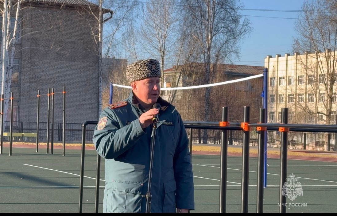 В Асбестовском политехникуме открыли спортивный стадион для подготовки будущих спасателей В Асбестовском политехникуме открыли спортивный стадион для подготовки будущих спасателей