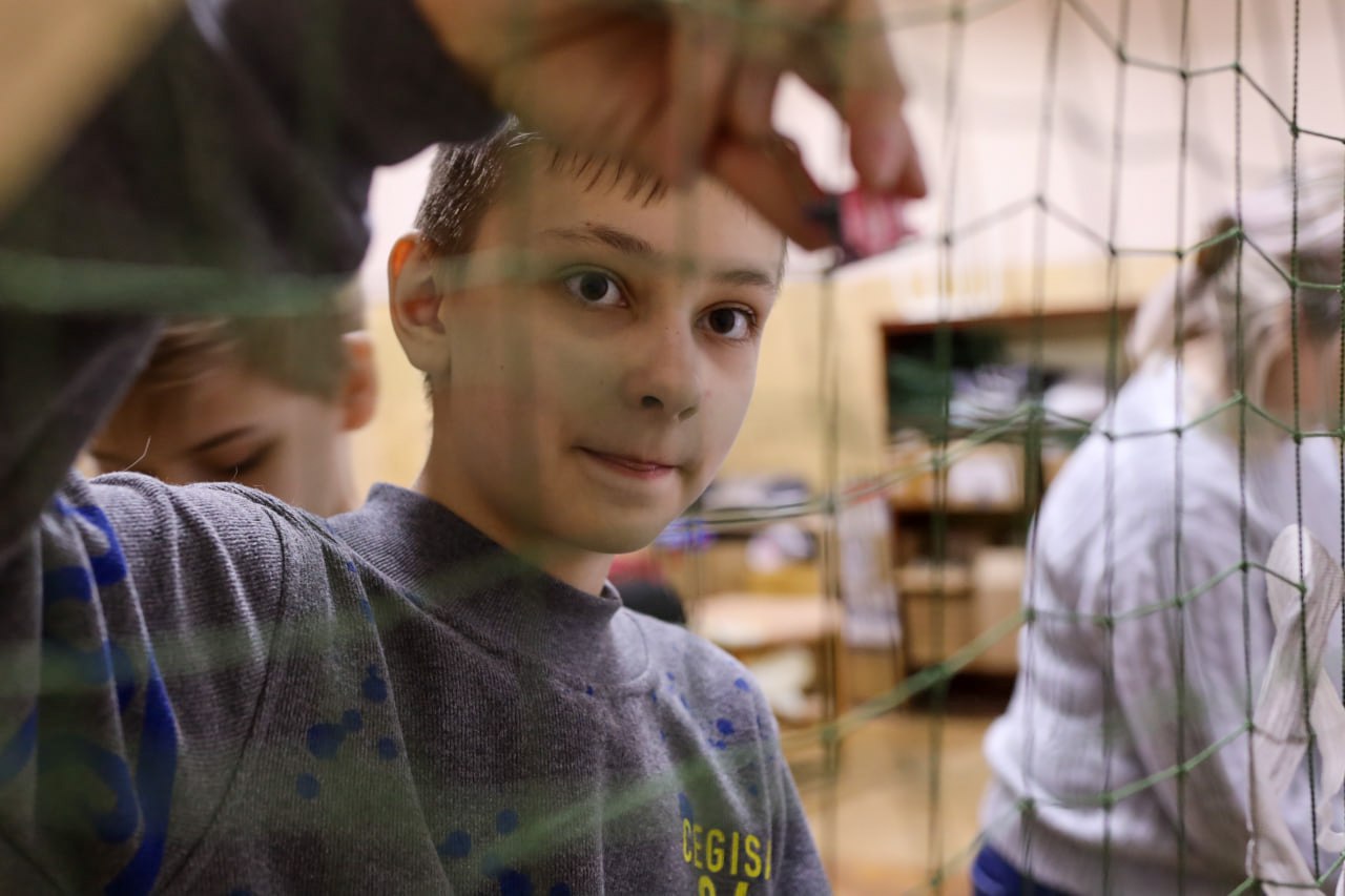 Школьники из Свердловской области сплели масксеть Школьники из Свердловской области сплели масксеть