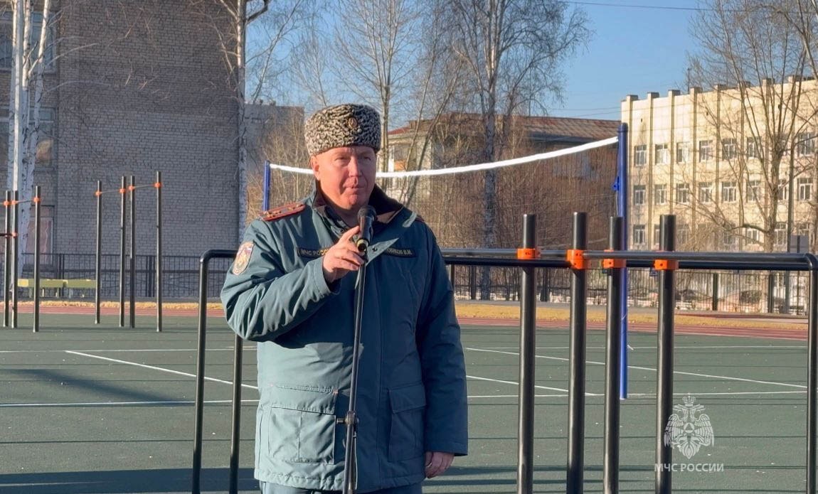 В Асбестовском политехникуме открыли спортивный стадион для подготовки будущих спасателей В Асбестовском политехникуме открыли спортивный стадион для подготовки будущих спасателей