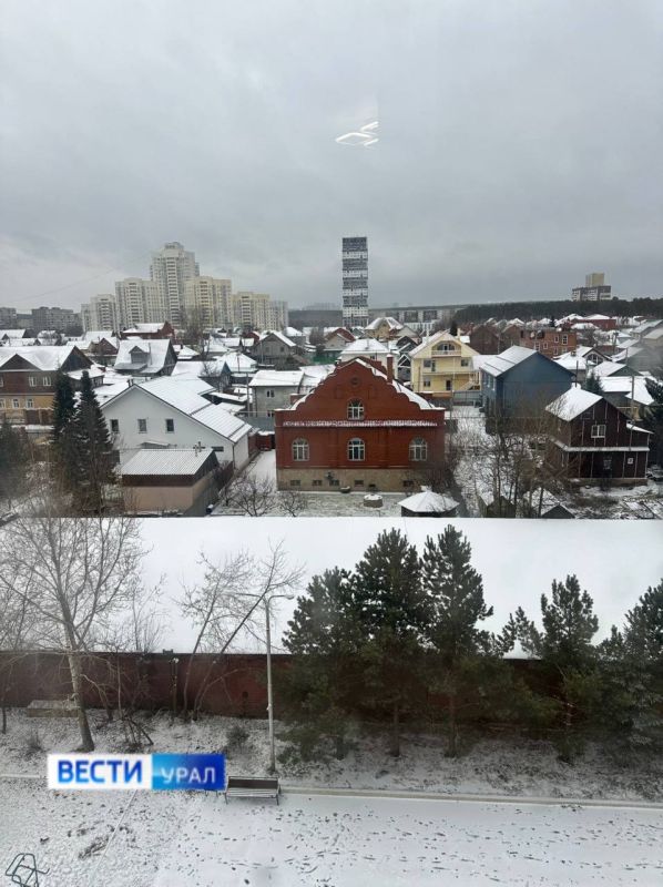 Из-за снегопада в Свердловской области осложнились дорожные условия - ухудшилась видимость и гололедица на дорожном покрытии