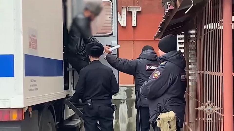 На Урале задержали шайку, которая помогала отправлять людей на СВО и воровала их выплаты