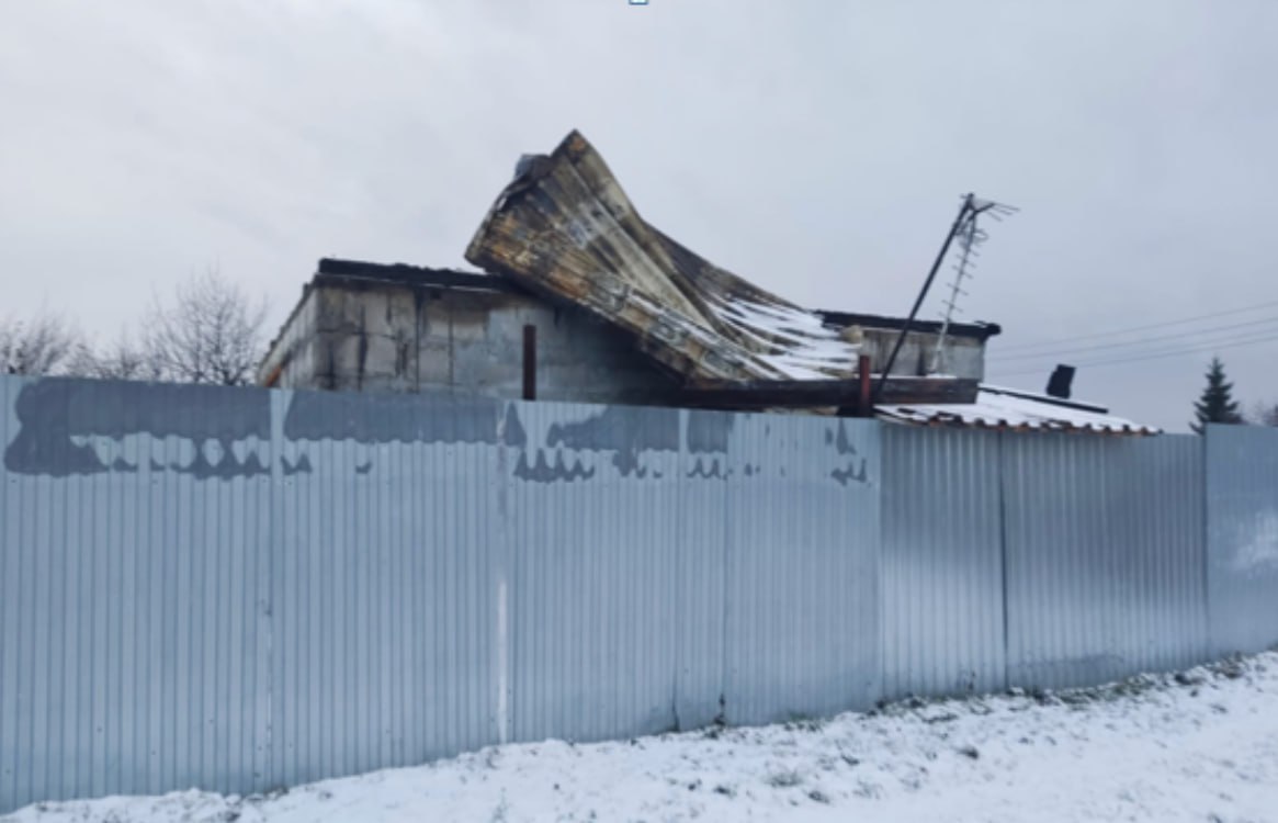 Гараж посреди дороги поставил пенсионер из свердловской деревни Гараж посреди дороги поставил пенсионер из свердловской деревни