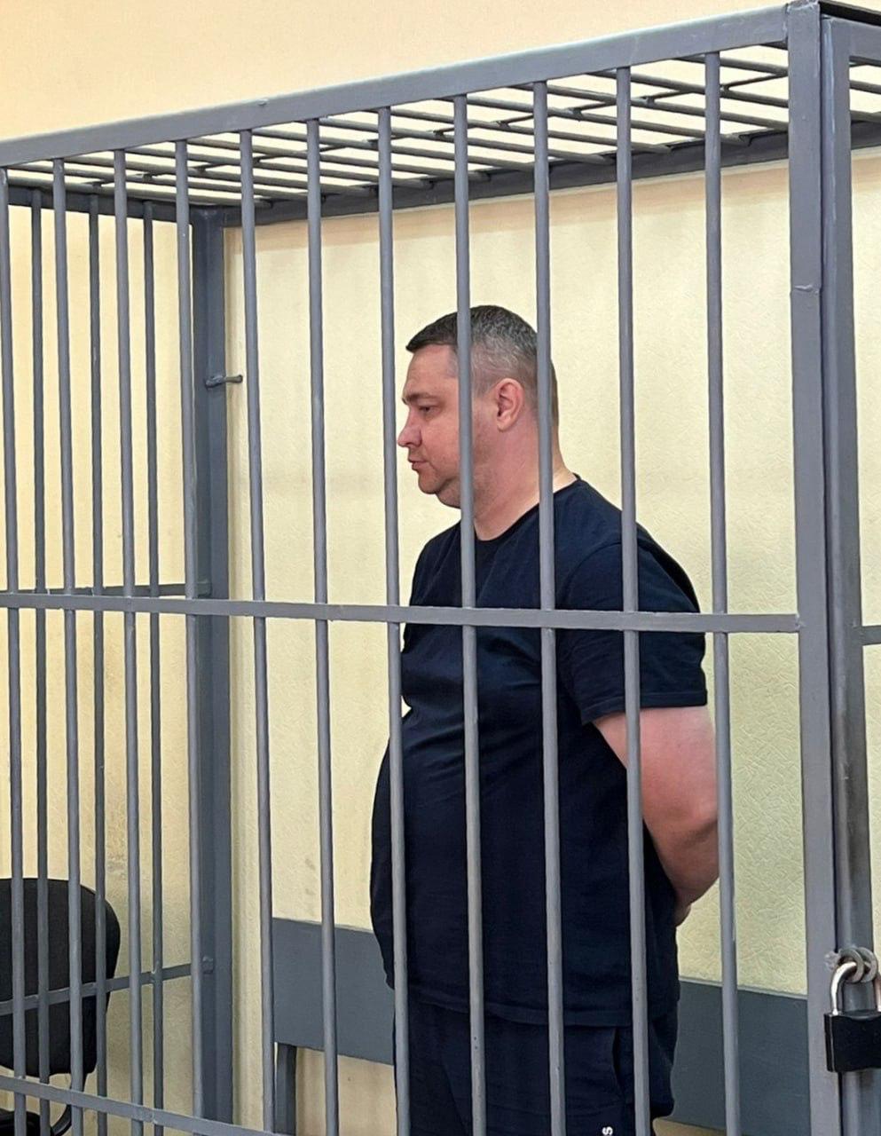 Экс-полицейского, обвиняемого в получении взятки от редактора URA