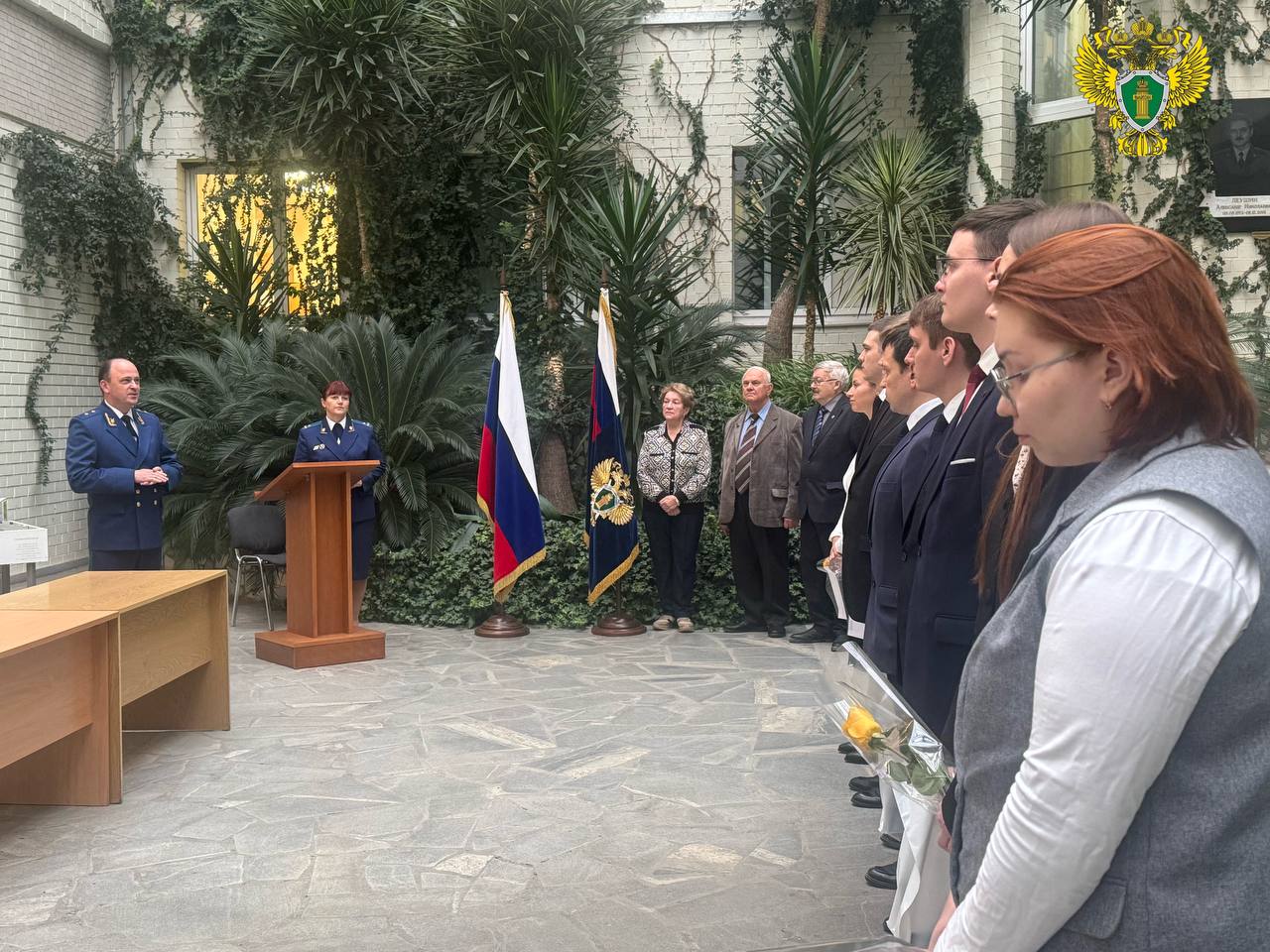 Сегодня, 25 ноября 2025 года, пройдя успешно свою первую аттестацию, в прокуратуре Свердловской области приняли Присягу прокурора шестеро молодых сотрудников, а еще двоим были вручены их первые погоны Сегодня, 25 ноября 2025 года, пройдя успешно свою первую аттестацию, в прокуратуре Свердловской области приняли Присягу прокурора шестеро молодых сотрудников, а еще двоим были вручены их первые погоны