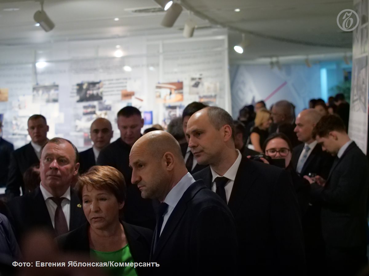 Празднование юбилея Ельцин-центра началось с открытия выставки «10 лет в Центре», посвященной истории зарождения и создания Президентского центра Бориса Ельцина