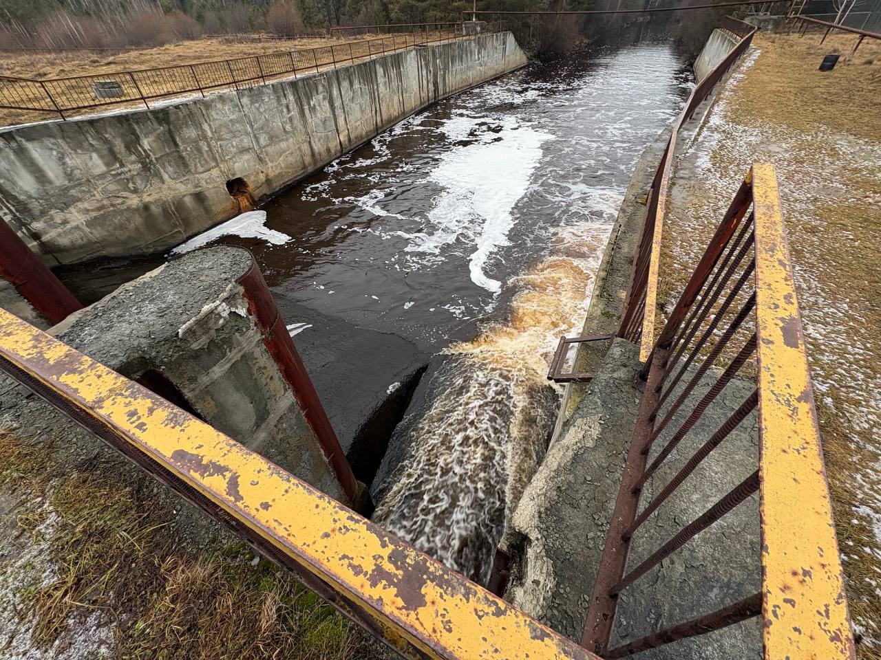 Губернатор Свердловской области Денис Паслер в своих соцсетях рассказал о завершении строительства новой нити водовода Каменска-Уральского Губернатор Свердловской области Денис Паслер в своих соцсетях рассказал о завершении строительства новой нити водовода Каменска-Уральского
