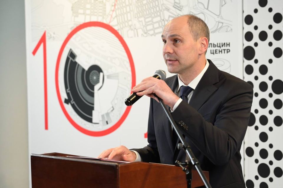 Губернатор Свердловской области Денис Паслер 25 ноября обратился к участникам торжественного мероприятия, посвященного 10-летию со дня открытия Ельцин Центра