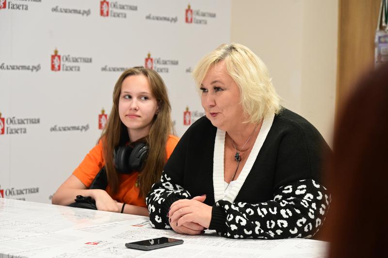 Сегодня в редакции «Областной газеты» прошла встреча с директором Департамента молодежной политики Свердловской области Денисом Протасовым Сегодня в редакции «Областной газеты» прошла встреча с директором Департамента молодежной политики Свердловской области Денисом Протасовым