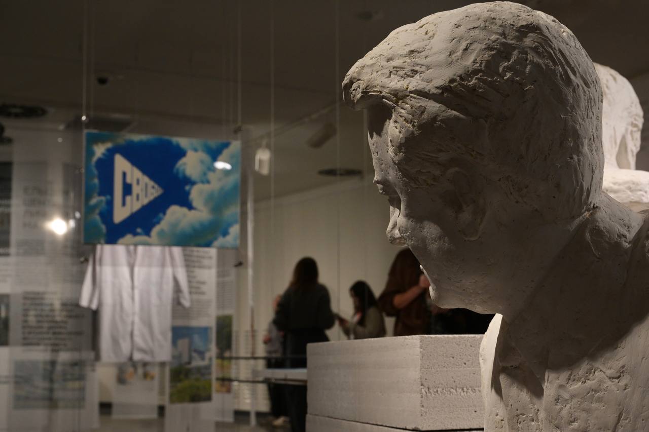 Денис Паслер поздравил уральцев и гостей региона с 10-летием Ельцин Центра Денис Паслер поздравил уральцев и гостей региона с 10-летием Ельцин Центра