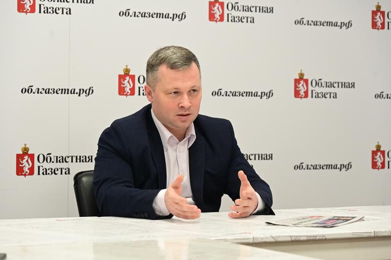 Сегодня в редакции «Областной газеты» прошла встреча с директором Департамента молодежной политики Свердловской области Денисом Протасовым