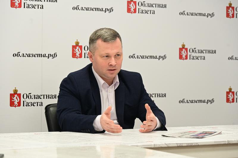 Сегодня в редакции «Областной газеты» прошла встреча с директором Департамента молодежной политики Свердловской области Денисом Протасовым