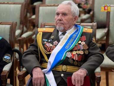 Медики Екатеринбурга укрепили здоровье фронтовика Мавлия Галиакбарова в преддверии его векового юбилея