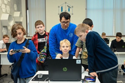 Губернатор Свердловской области Денис Паслер подписал указ о присуждении премий педагогам дополнительного образования, реализующим программы технической направленности в разных муниципалитетах