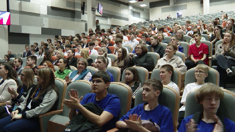 «ПЕРВЫЕ в профессиях будущего»: в Екатеринбурге наградили команды, преуспевшие в освоении новых технологий