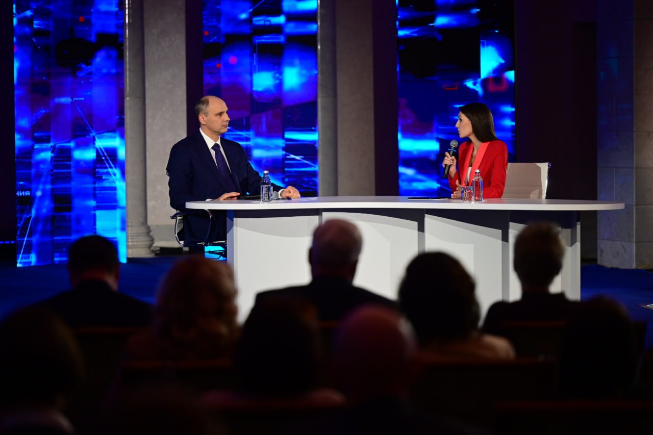 Денис Паслер о конфликтах в школах: «Я и за педагогов, и за детей»