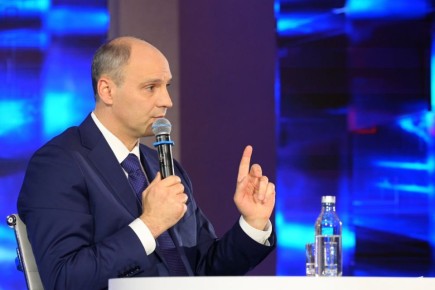 Денис Паслер о конфликтах в школах: Я и за педагогов, и за детей