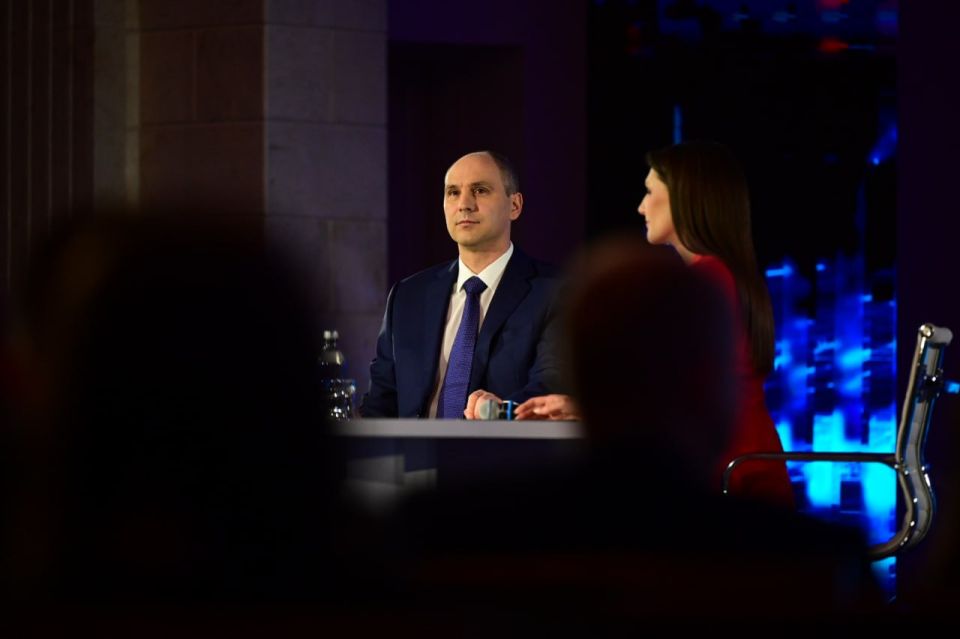 Денис Паслер на прямой линии ответил на жалобы жителей о работе системы обращения с ТКО в регионе