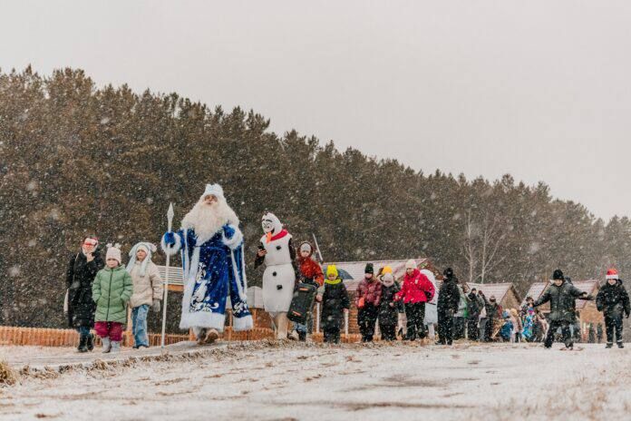 Больше 200 жителей отпраздновали отпраздновали день рождения Деда Мороза