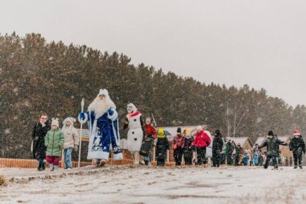 Больше 200 жителей отпраздновали отпраздновали день рождения Деда Мороза