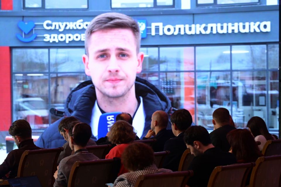 Денис Паслер на прямой линии рассказал о планах развития медицинской отрасли Свердловской области