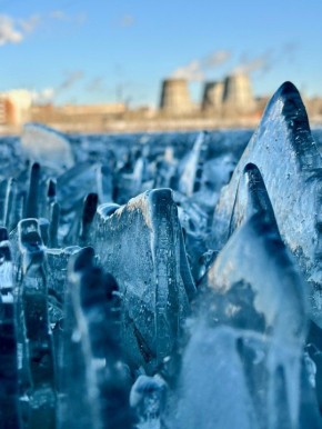 Свердловчане в соцсетях делятся потрясающими фотографиями льда на Верх-Исетском водохранилище