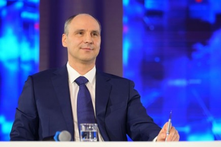 Более 7 тысяч вопросов прислали свердловчане на прямую линию губернатора Дениса Паслера