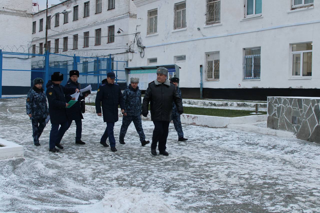 Сегодня, 27 ноября 2025 года, прокурор Свердловской области Борис Крылов проверил соблюдение законодательства в Исправительной колонии № 2