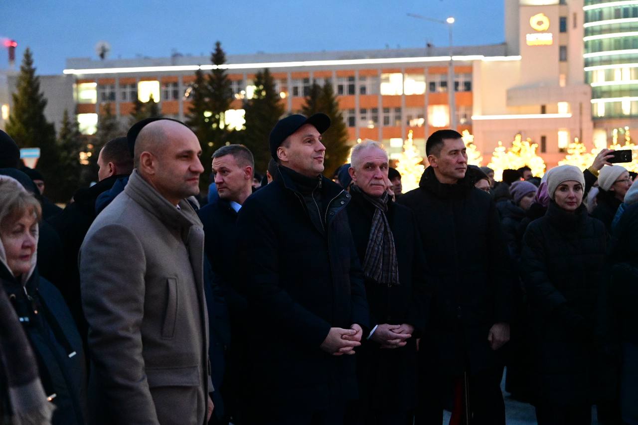 Денис Паслер принял участие в открытии стелы «Город трудовой доблести» в Верхней Пышме Денис Паслер принял участие в открытии стелы «Город трудовой доблести» в Верхней Пышме