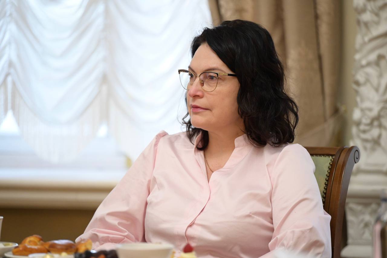 Денис Паслер встретился в преддверии Дня матери с жёнами и мамами свердловских защитников Отечества Денис Паслер встретился в преддверии Дня матери с жёнами и мамами свердловских защитников Отечества